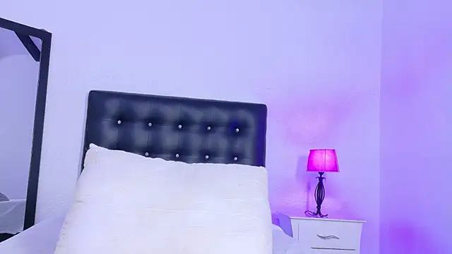 Skinny hottie18 online show from 13, 6, 2026