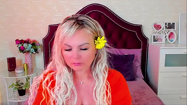 Snapshot of candy_queeen chatting on 22, 3, 2025 candy queeen online show from 22, 3, 2025