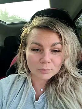 Snapshot of candy_queeen chatting on 20, 9, 2025 candy queeen online show from 20, 9, 2025