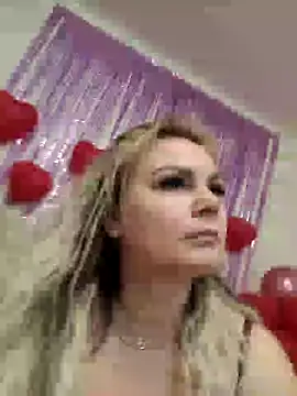 Snapshot of candy_queeen chatting on 14, 2, 2025 candy queeen online show from 14, 2, 2025