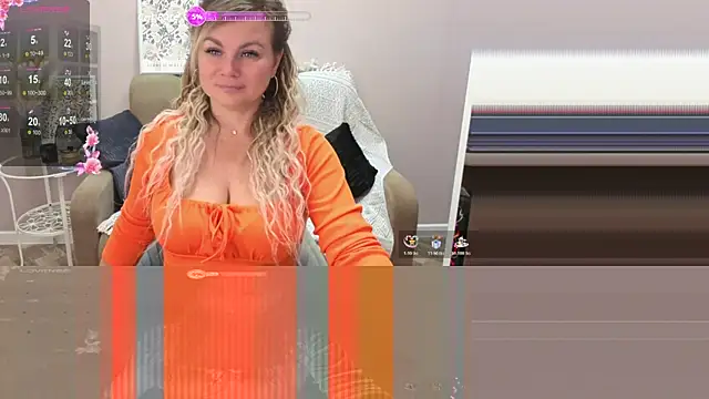 Snapshot of candy_queeen chatting on 20, 10, 2025 candy queeen online show from 20, 10, 2025