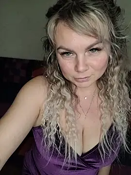 Snapshot of candy_queeen chatting on 27, 11, 2025 candy queeen online show from 27, 11, 2025