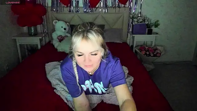 Snapshot of candy_queeen chatting on 16, 2, 2025 candy queeen online show from 16, 2, 2025