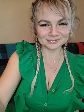 Snapshot of candy_queeen chatting on 2, 12, 2025 candy queeen online show from 2, 12, 2025