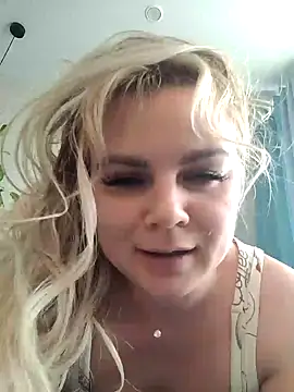 Snapshot of candy_queeen chatting on 26, 2, 2025 candy queeen online show from 26, 2, 2025