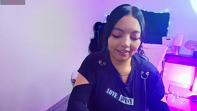 Snapshot of loren_tits24 chatting on 5, 5, 2026 loren tits24 online show from 5, 5, 2026