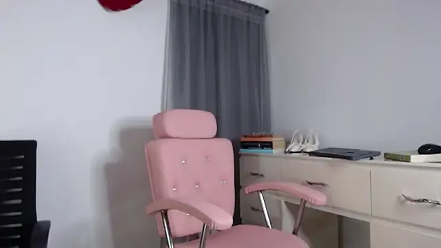 melody  bleir online show from 13, 11, 2025