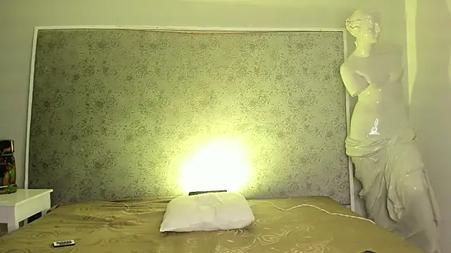 Ari sunshine  online show from 18, 9, 2025