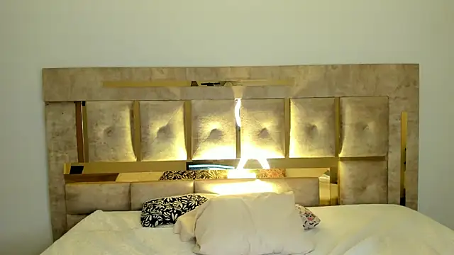 Ari sunshine  online show from 3, 10, 2025