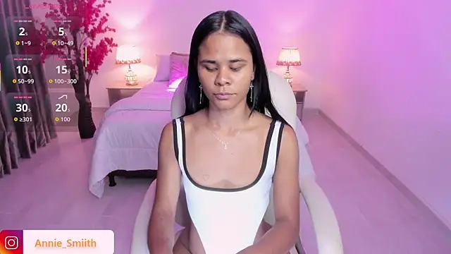 anniie smith online show from 25, 10, 2025