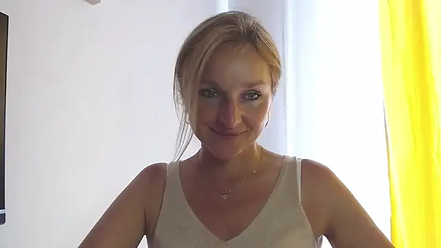 Snapshot of AliciaDesire chatting on 23, 6, 2026 AliciaDesire online show from 23, 6, 2026