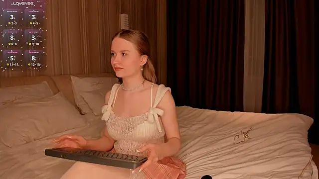 IsabellaTorrance online show from 11, 2, 2025