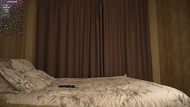 IsabellaTorrance online show from 28, 9, 2025