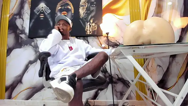 Snapshot of Thomas_shelbys chatting on 8, 3, 2025 Thomas shelbys online show from 8, 3, 2025