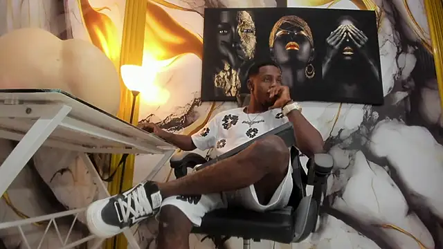 Snapshot of Thomas_shelbys chatting on 5, 10, 2025 Thomas shelbys online show from 5, 10, 2025