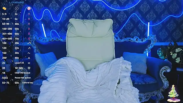 KitnissKiss online show from 5, 12, 2025