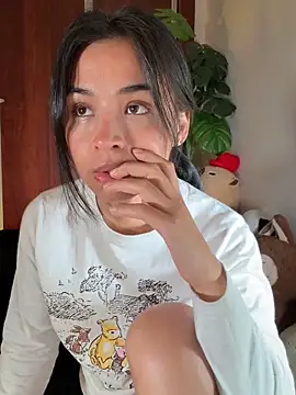 Adriennesexxx online show from 15, 4, 2026