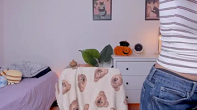 Adriennesexxx online show from 4, 10, 2025