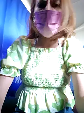 Lunababymylove online show from 8, 2, 2025