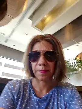 Lunababymylove online show from 8, 3, 2025