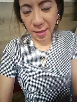 Lunababymylove online show from 4, 4, 2026