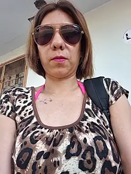 Lunababymylove online show from 8, 3, 2025