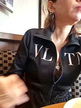 Lunababymylove online show from 12, 9, 2025