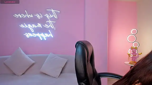 DolcieElliot online show from 27, 2, 2025