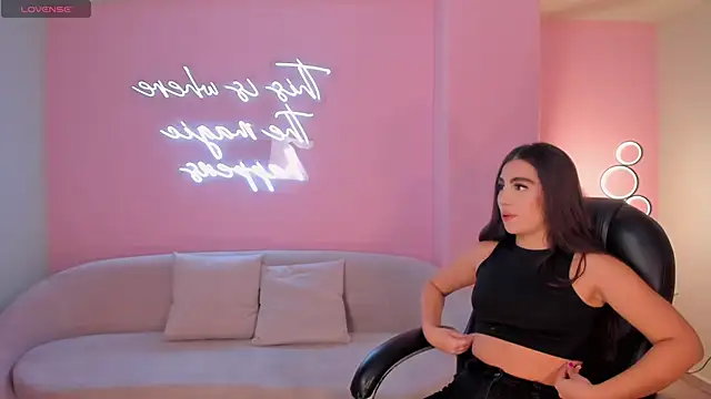 DolcieElliot online show from 25, 2, 2025