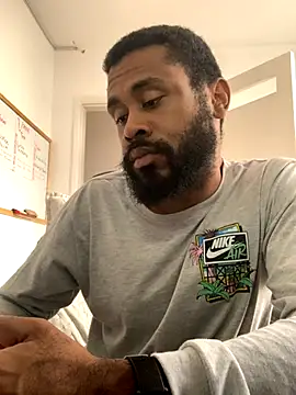 Snapshot of KaelMoreau chatting on 9, 10, 2025 KaelMoreau online show from 9, 10, 2025