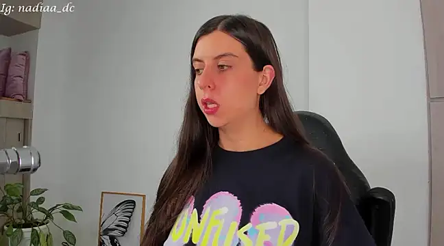 Nadiaa  online show from 15, 2, 2025