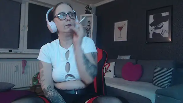 EiskalterEngel74 online show from 10, 1, 2025