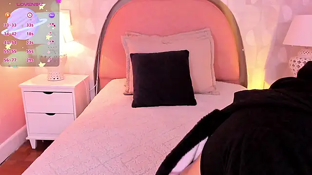 Snapshot of angeline_teen chatting on 1, 7, 2026 angeline teen online show from 1, 7, 2026