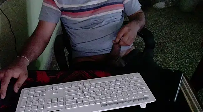 Snapshot of hornycharlie04 chatting on 12, 2, 2025 hornycharlie04 online show from 12, 2, 2025