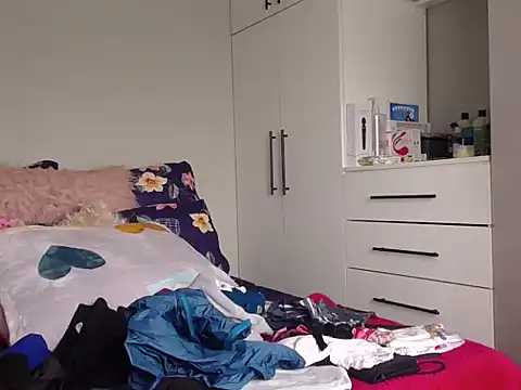 Amberbela online show from 9, 9, 2025