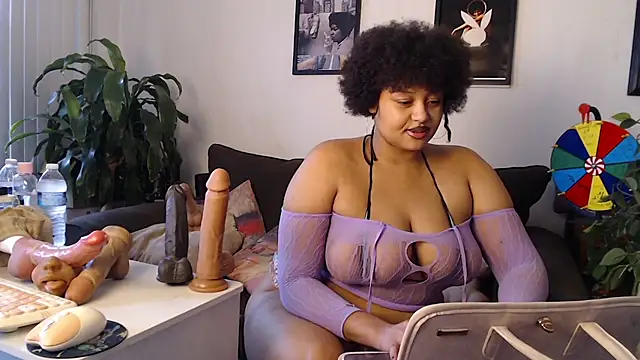 Snapshot of TheeVixxxen chatting on 5, 11, 2025 TheeVixxxen online show from 5, 11, 2025