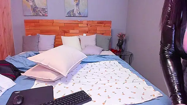 Kendra SXY online show from 11, 3, 2025