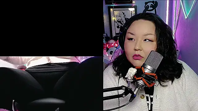 Snapshot of EmGreens chatting on 8, 3, 2025 EmGreens online show from 8, 3, 2025