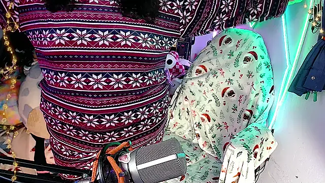 Snapshot of EmGreens chatting on 7, 11, 2025 EmGreens online show from 7, 11, 2025