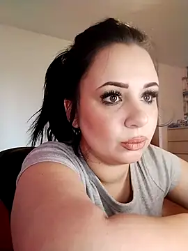 AdelinaJude online show from 10, 3, 2025