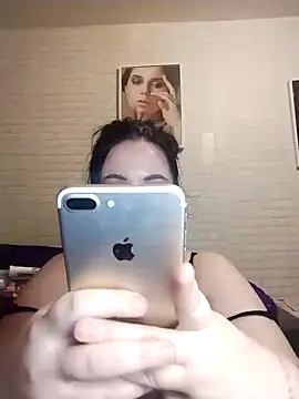 AdelinaJude online show from 1, 2, 2025