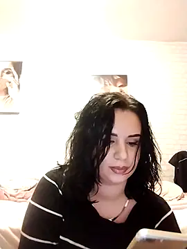 AdelinaJude online show from 5, 1, 2025