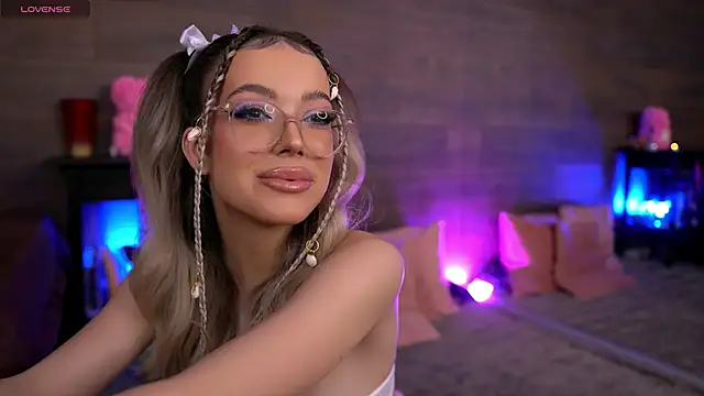 KylieJoyce online show from 4, 3, 2025