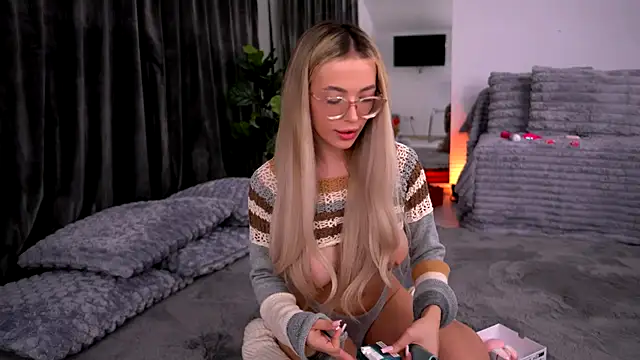 KylieJoyce online show from 15, 10, 2025