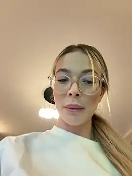 KylieJoyce online show from 26, 2, 2025