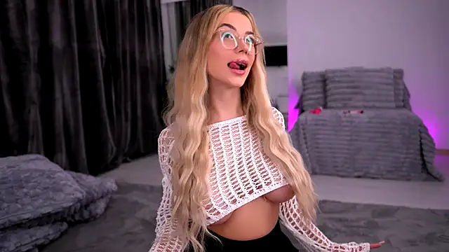 KylieJoyce online show from 3, 10, 2025