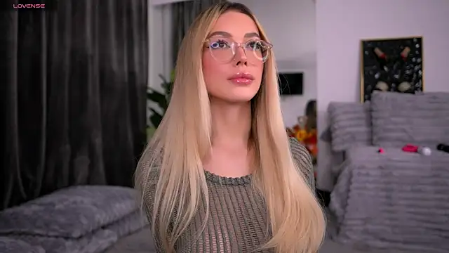 KylieJoyce online show from 3, 12, 2025