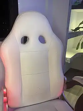 ailynBlaze online show from 3, 3, 2025