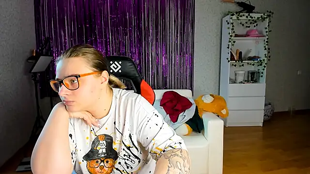 Snapshot of Seductive_She_Wolf chatting on 18, 3, 2025 Seductive She Wolf online show from 18, 3, 2025