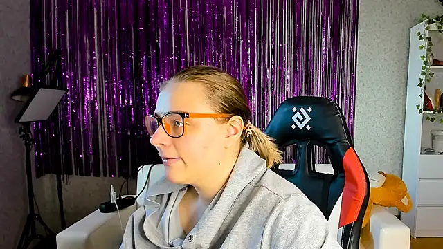 Snapshot of Seductive_She_Wolf chatting on 17, 3, 2025 Seductive She Wolf online show from 17, 3, 2025